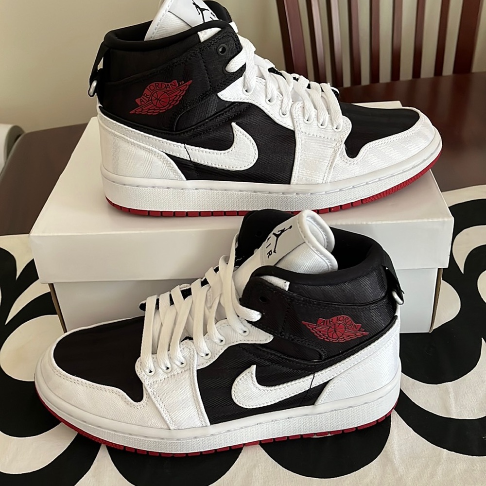 Air Jordan 1 Mid Panda Utility